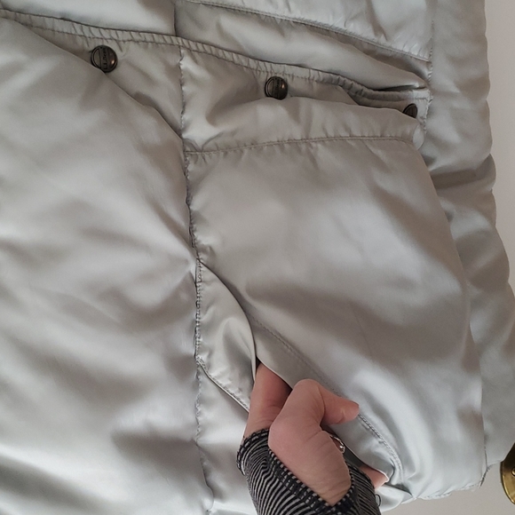 Women's LL Bean goose down vest - Picture 3 of 7